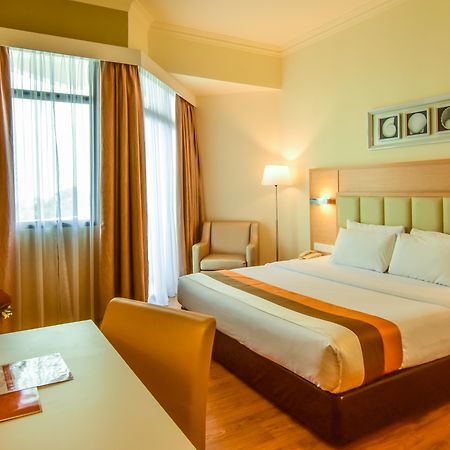Hotel Sentral Seaview @ ​Beachfront Tanjung Bungah  Eksteriør billede