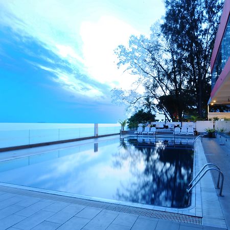 Hotel Sentral Seaview @ ​Beachfront Tanjung Bungah  Eksteriør billede