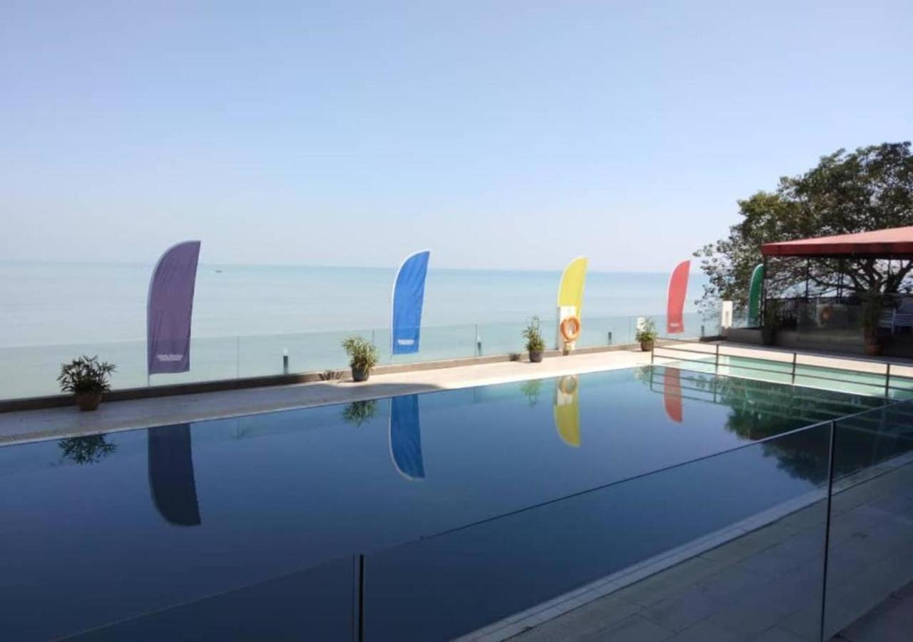 Hotel Sentral Seaview @ ​Beachfront Tanjung Bungah  Eksteriør billede