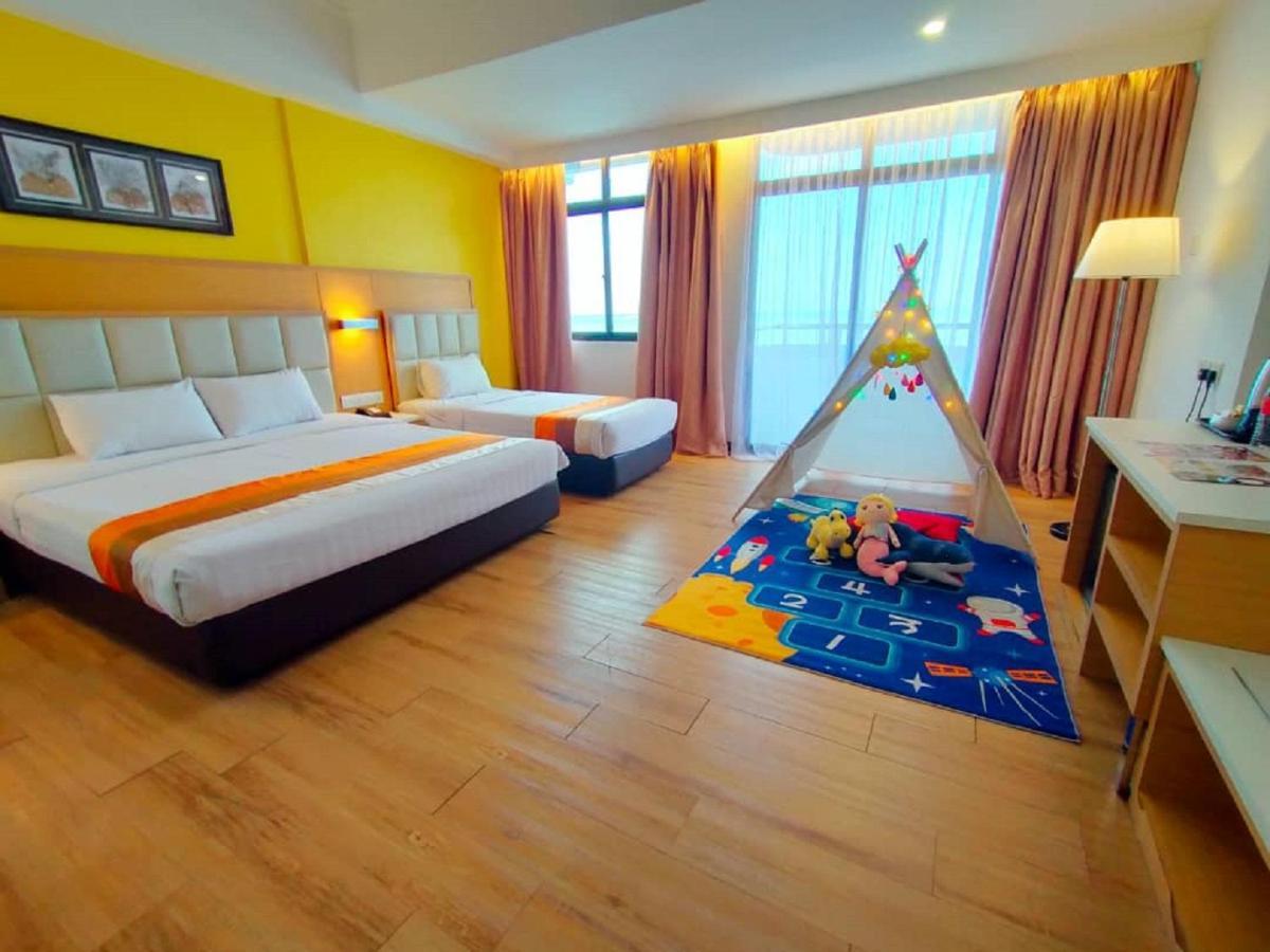 Hotel Sentral Seaview @ ​Beachfront Tanjung Bungah  Eksteriør billede