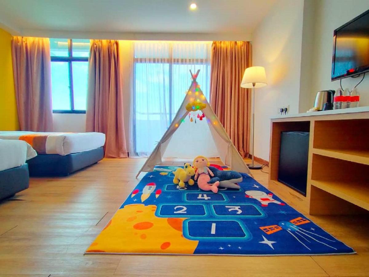 Hotel Sentral Seaview @ ​Beachfront Tanjung Bungah  Eksteriør billede