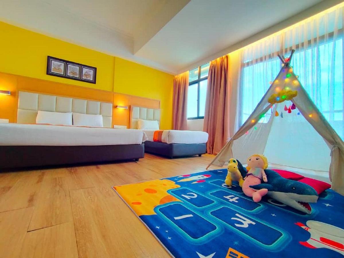 Hotel Sentral Seaview @ ​Beachfront Tanjung Bungah  Eksteriør billede