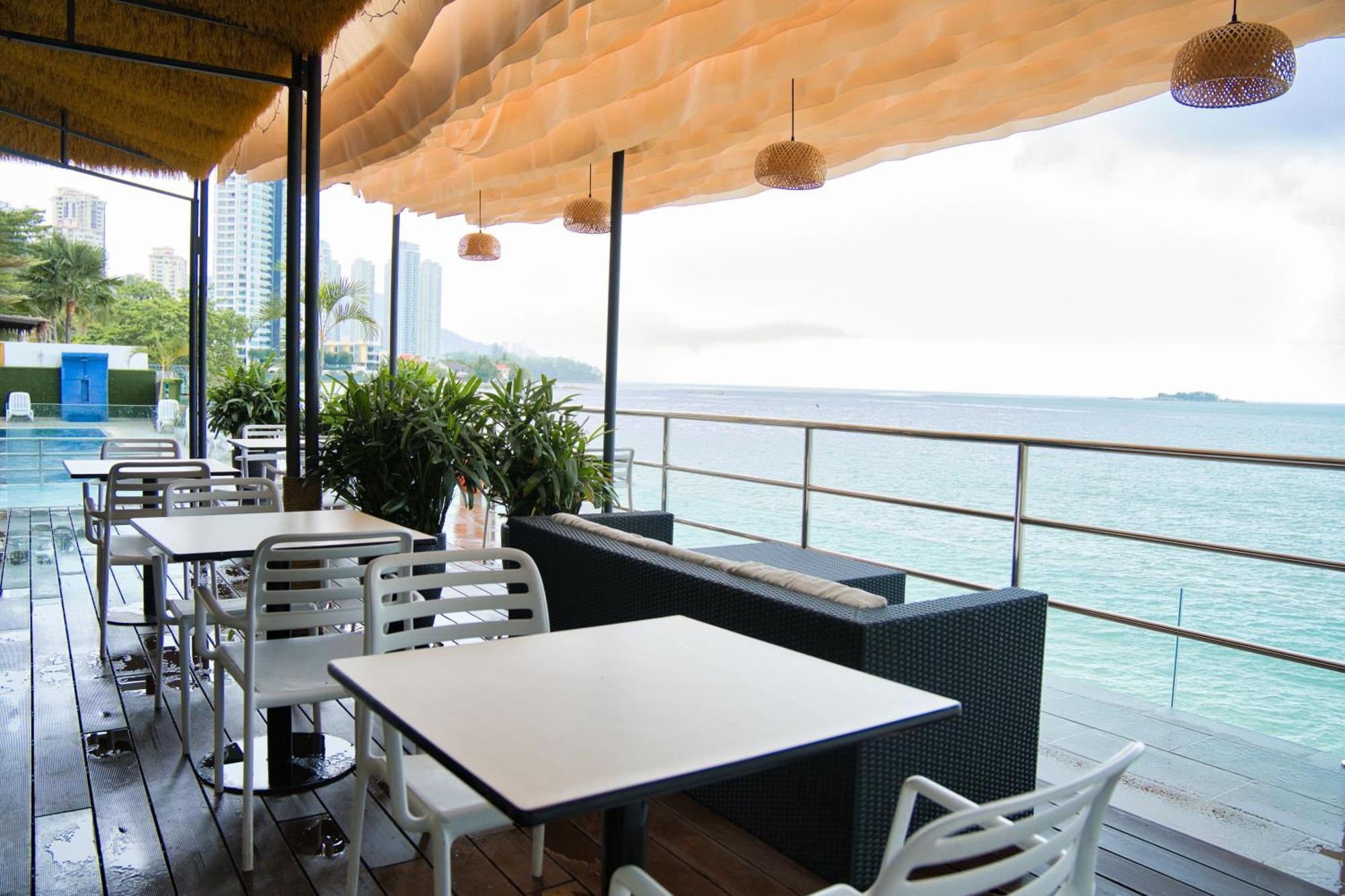 Hotel Sentral Seaview @ ​Beachfront Tanjung Bungah  Eksteriør billede
