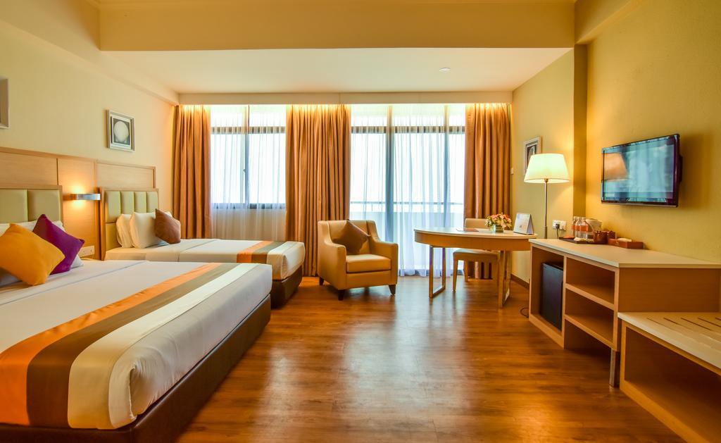 Hotel Sentral Seaview @ ​Beachfront Tanjung Bungah  Eksteriør billede