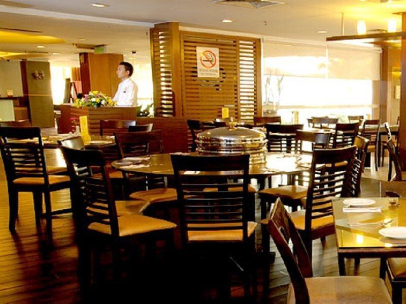 Hotel Sentral Seaview @ ​Beachfront Tanjung Bungah  Eksteriør billede