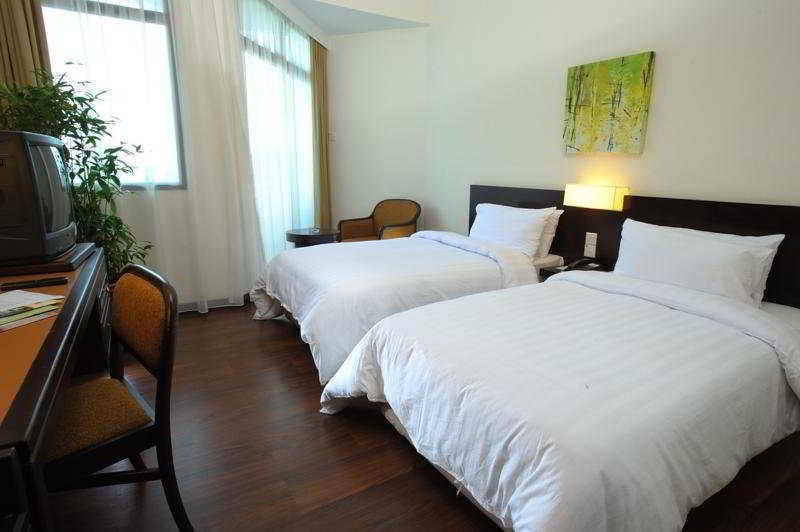 Hotel Sentral Seaview @ ​Beachfront Tanjung Bungah  Eksteriør billede