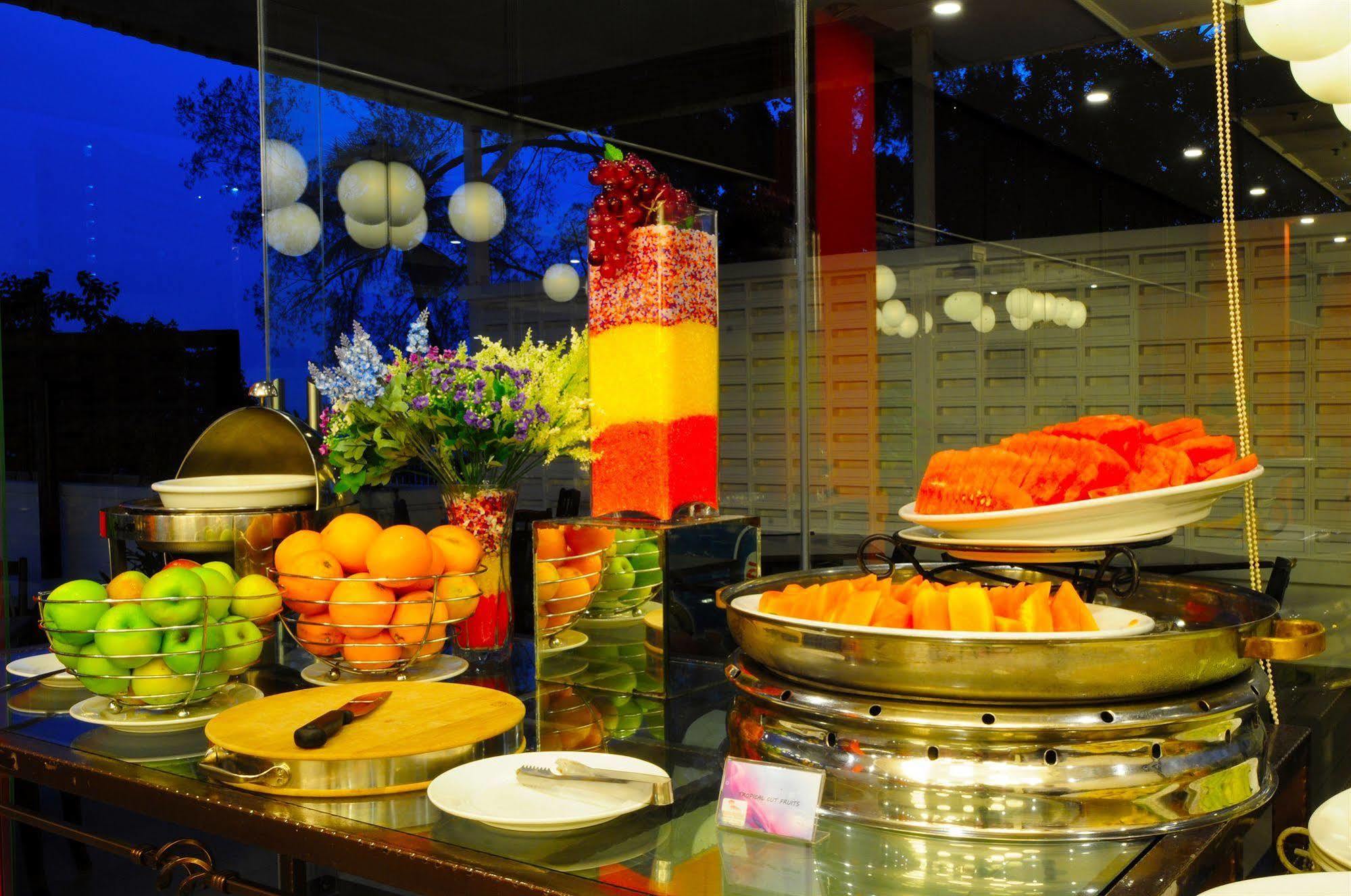 Hotel Sentral Seaview @ ​Beachfront Tanjung Bungah  Eksteriør billede