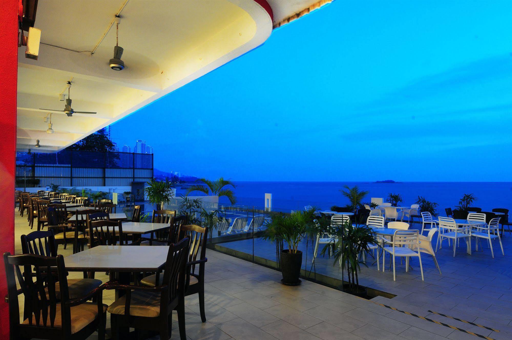Hotel Sentral Seaview @ ​Beachfront Tanjung Bungah  Eksteriør billede