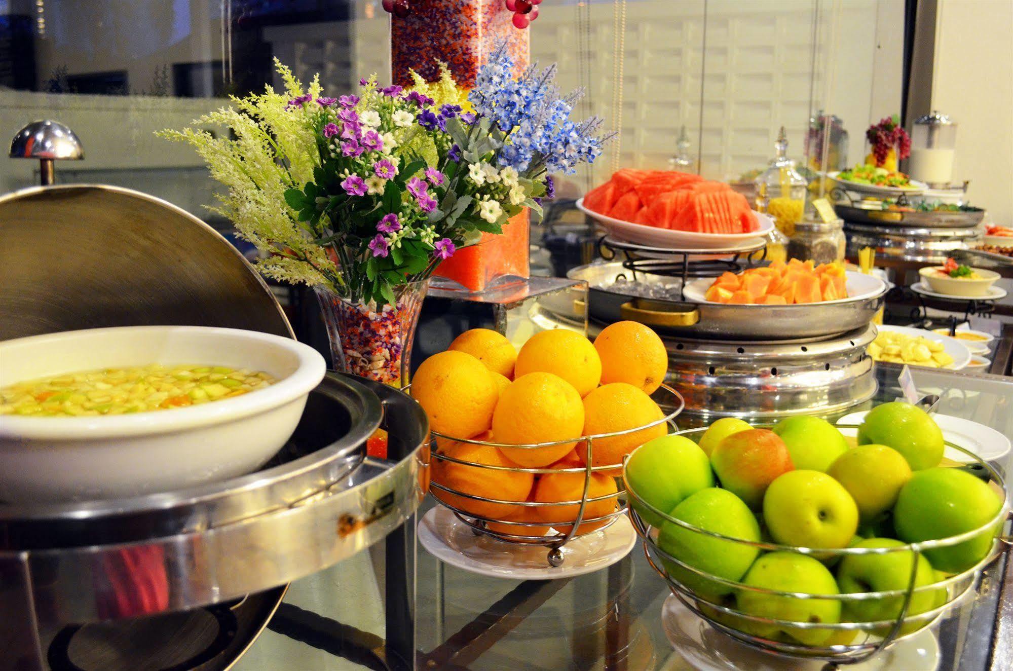 Hotel Sentral Seaview @ ​Beachfront Tanjung Bungah  Eksteriør billede